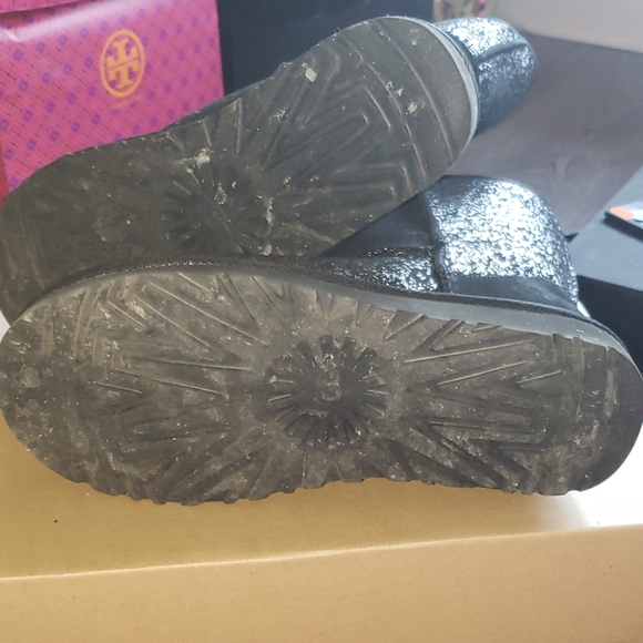 UGG - Picture 3 of 4